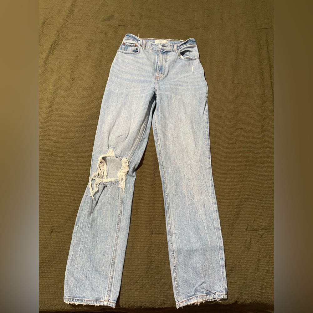 Abercrombie and Fitch 90’s Straight Ultra High Rise. 27 4L